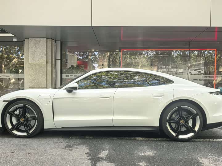 Фото 3 - Porsche Taycan