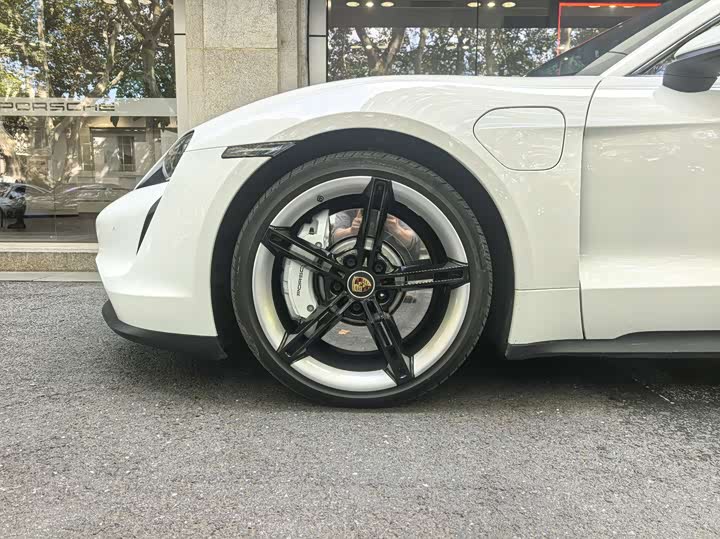 Фото 8 - Porsche Taycan