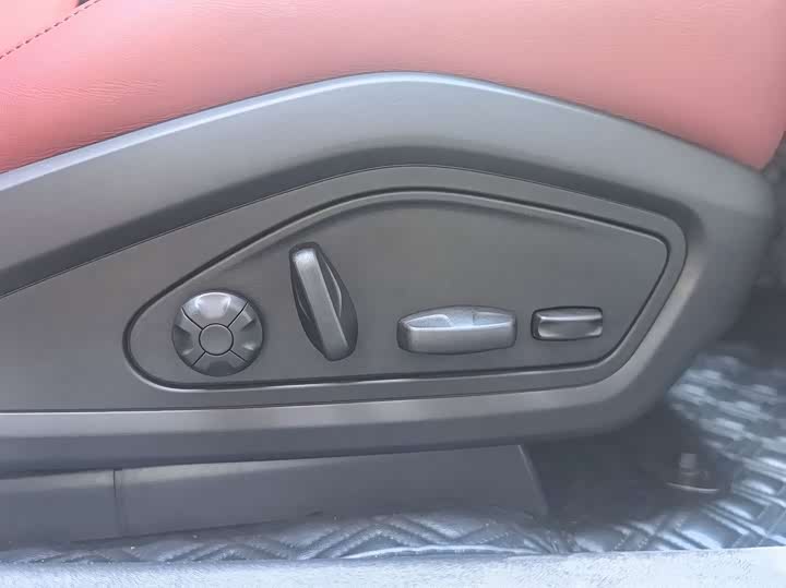 Фото 9 - Porsche Taycan