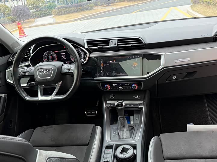 Фото 6 - Audi Q3