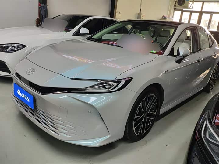 Фото 1 - Toyota Camry