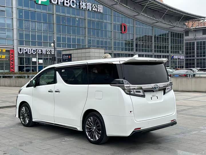 Фото 4 - Toyota Vellfire