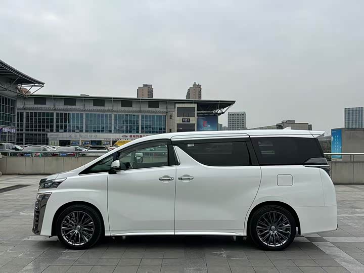 Фото 5 - Toyota Vellfire