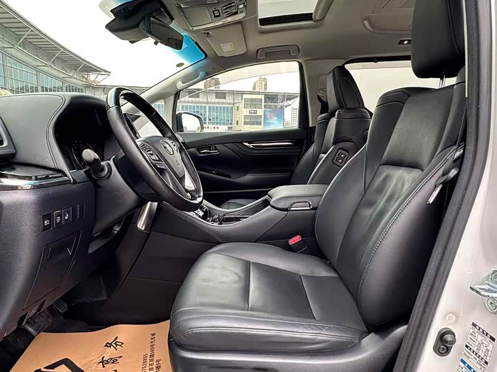 Фото 8 - Toyota Vellfire