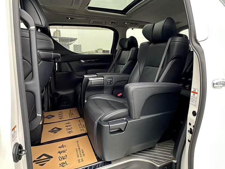 Фото 9 - Toyota Vellfire