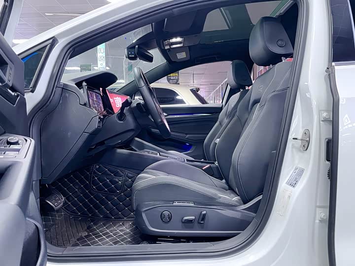 Фото 6 - Volkswagen Golf