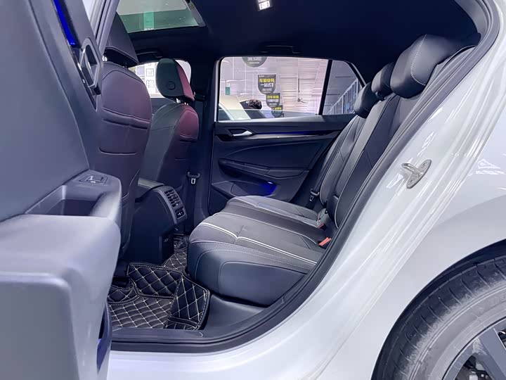 Фото 7 - Volkswagen Golf