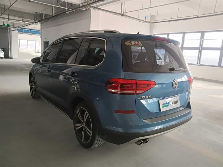 Фото 4 - Volkswagen Touran L