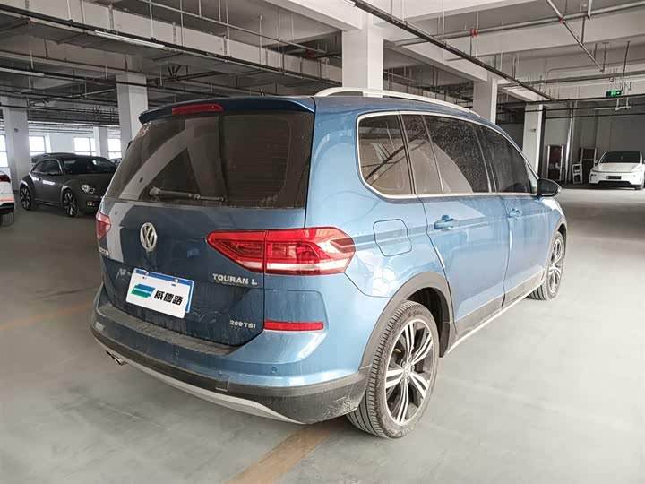 Фото 6 - Volkswagen Touran L