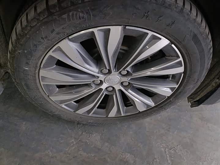 Фото 6 - Geely Coolray