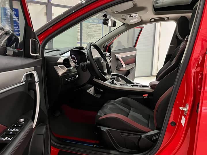 Фото 9 - Geely Coolray