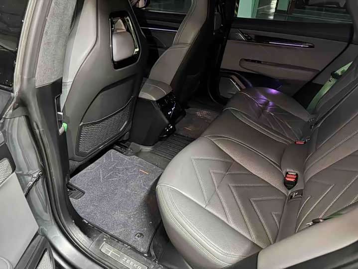 Фото 4 - Zeekr 001