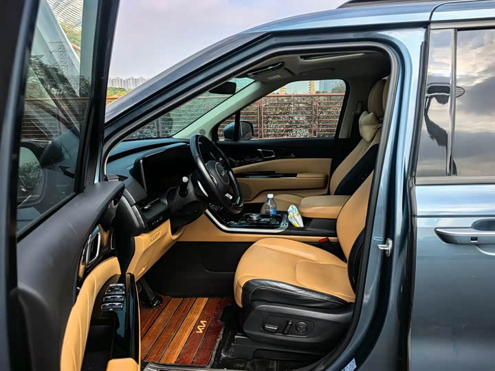 Фото 5 - Kia Carnival