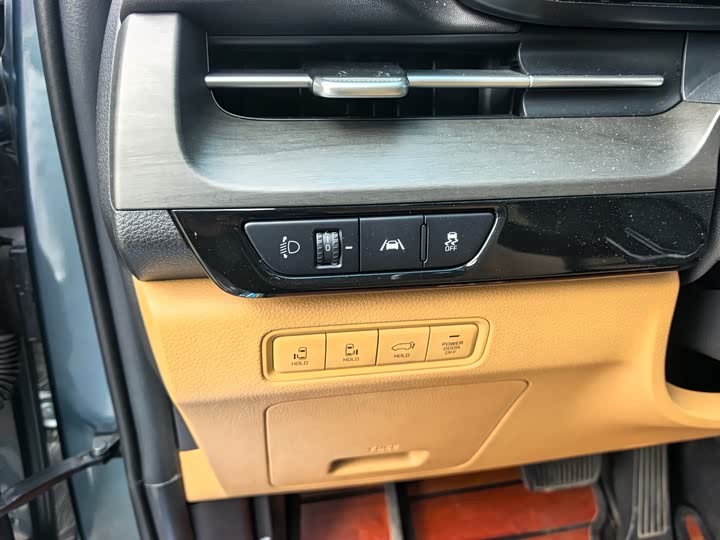 Фото 8 - Kia Carnival