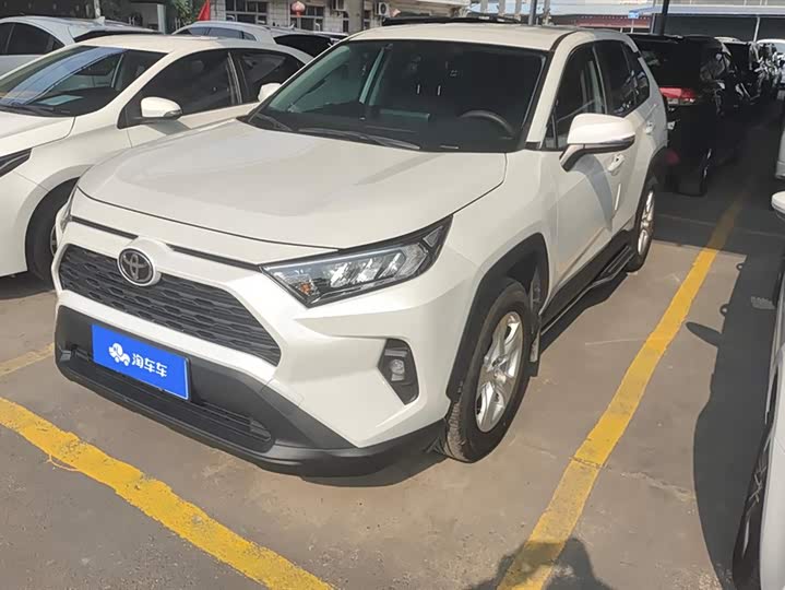 Фото 1 - Toyota RAV4