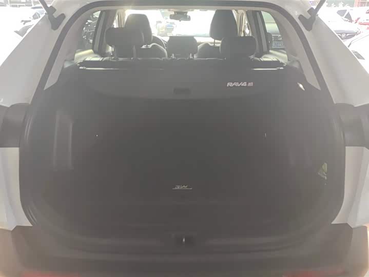 Фото 4 - Toyota RAV4