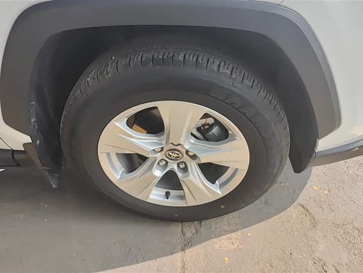 Фото 6 - Toyota RAV4