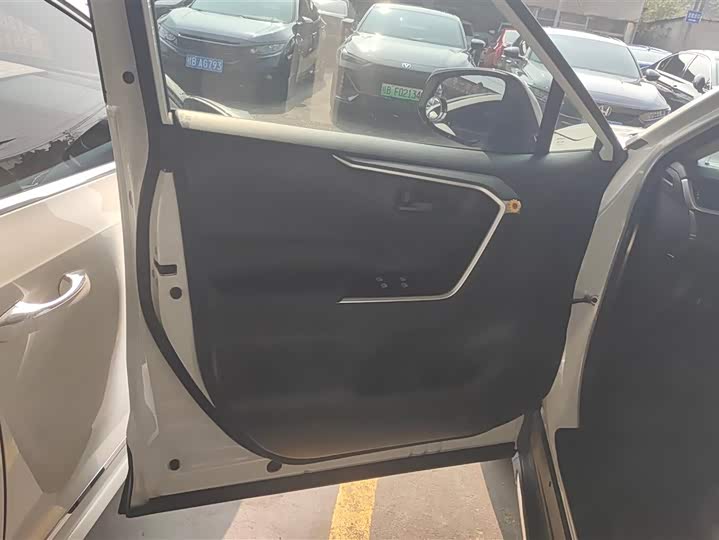 Фото 7 - Toyota RAV4