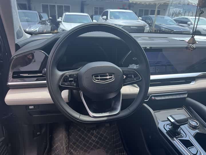 Фото 9 - Geely Monjaro