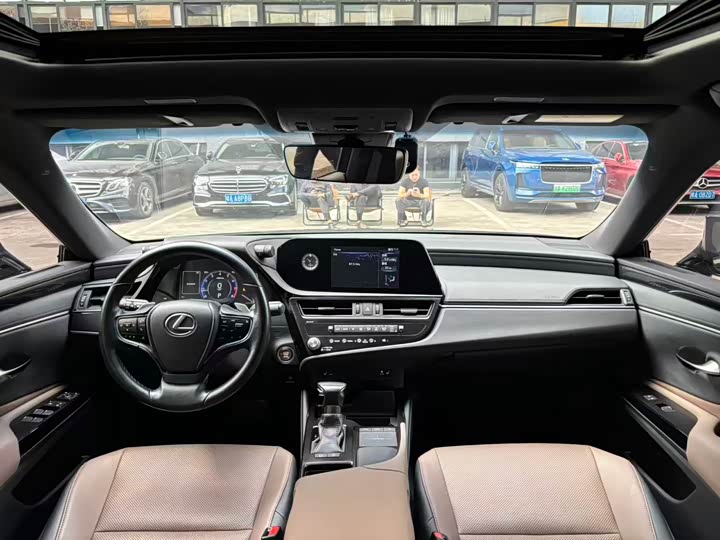 Фото 5 - Lexus ES