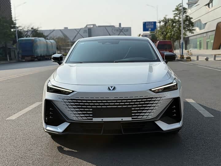 Фото 2 - Changan UNI-V