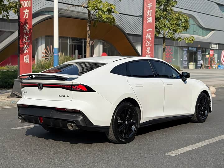 Фото 4 - Changan UNI-V