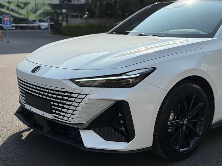 Фото 7 - Changan UNI-V