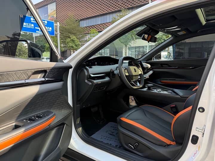 Фото 9 - Changan UNI-V