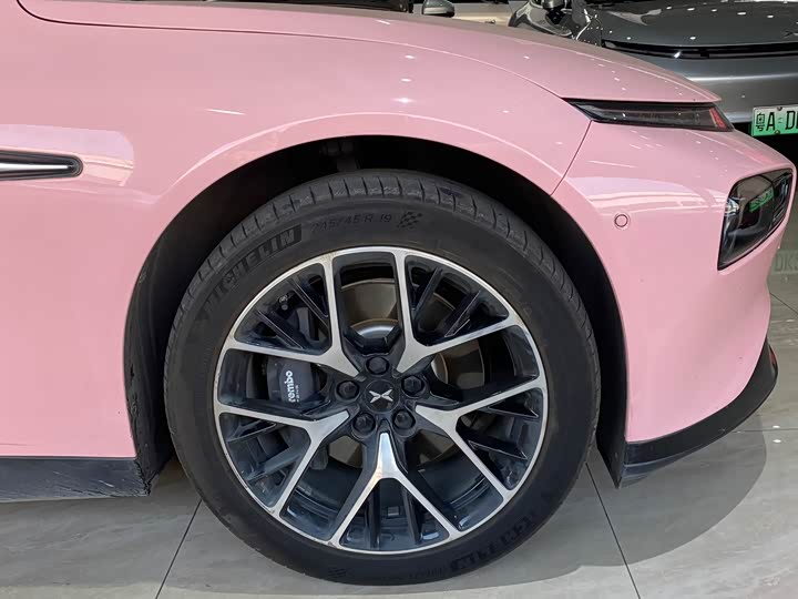 Фото 8 - XPeng P7