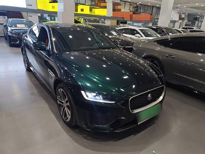 Фото 4 - Jaguar XE L