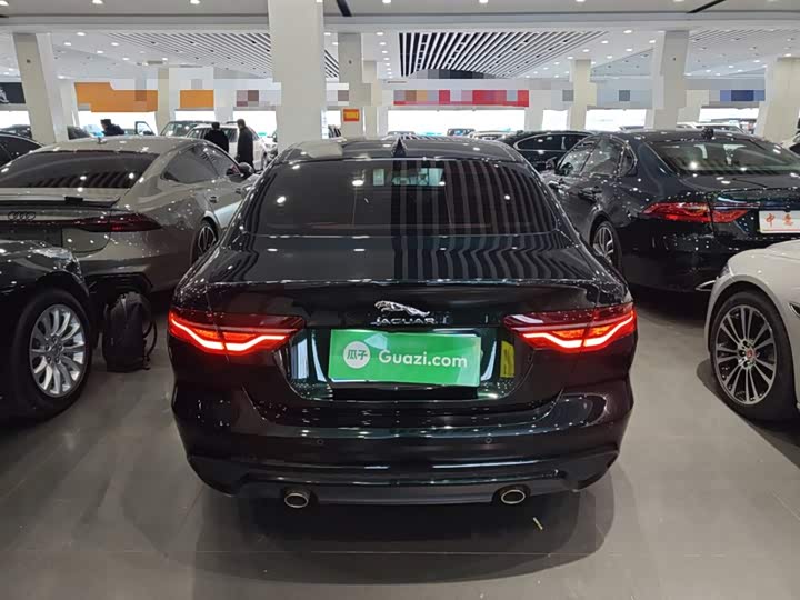 Фото 6 - Jaguar XE L