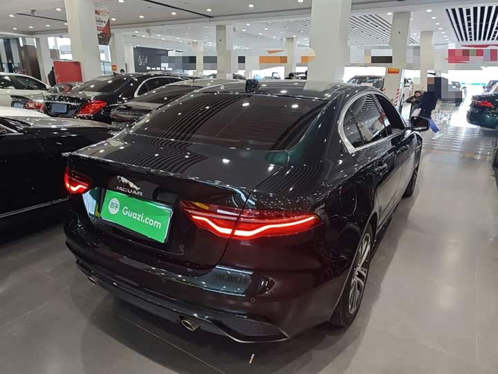 Фото 7 - Jaguar XE L