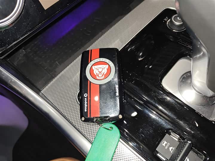 Фото 9 - Jaguar XE L