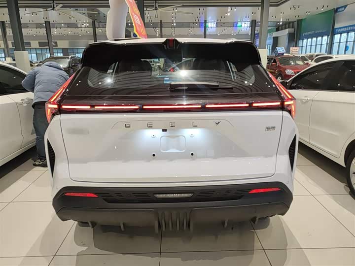 Фото 4 - Geely Atlas