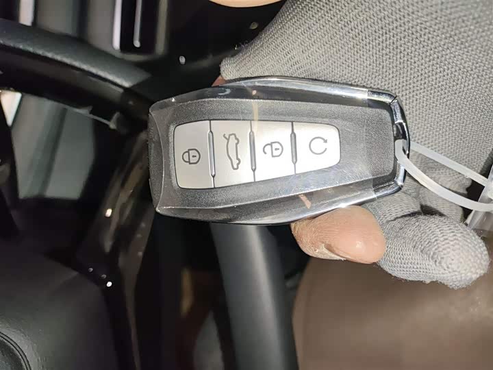 Фото 7 - Geely Atlas