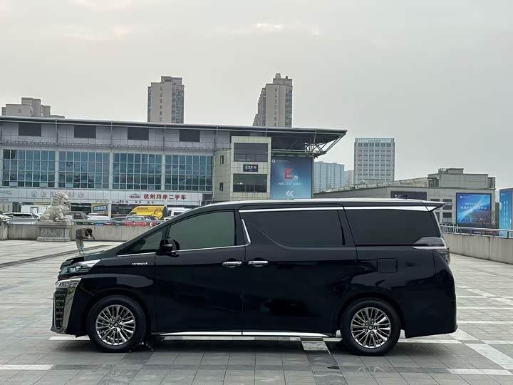 Фото 5 - Toyota Vellfire