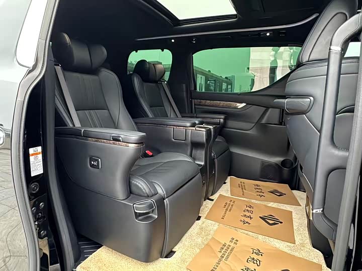 Фото 9 - Toyota Vellfire