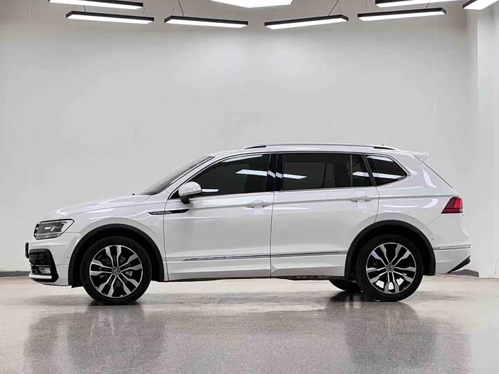 Фото 4 - Volkswagen Tiguan L Pro