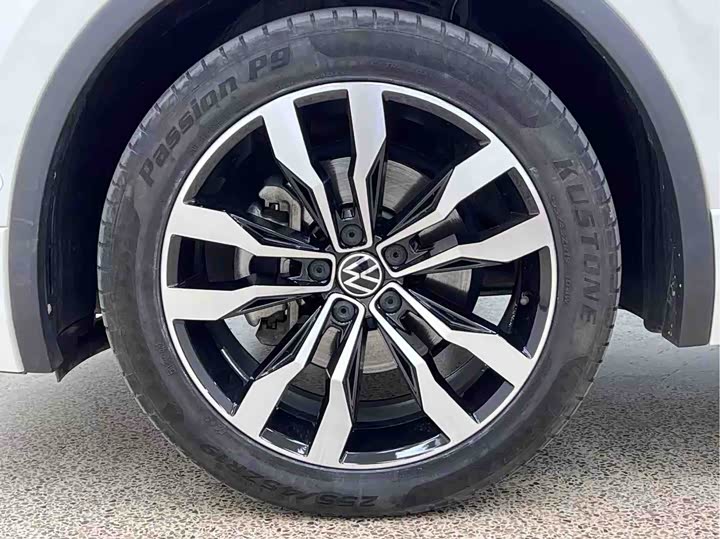 Фото 5 - Volkswagen Tiguan L Pro