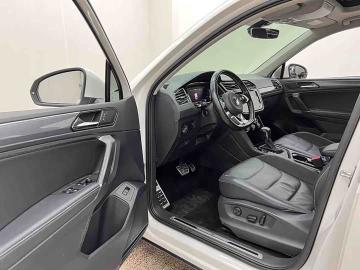 Фото 6 - Volkswagen Tiguan L Pro