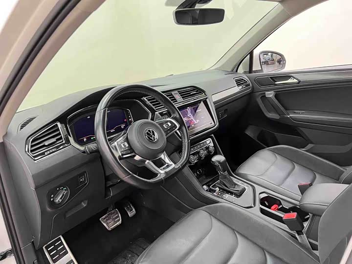 Фото 7 - Volkswagen Tiguan L Pro