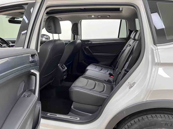 Фото 9 - Volkswagen Tiguan L Pro