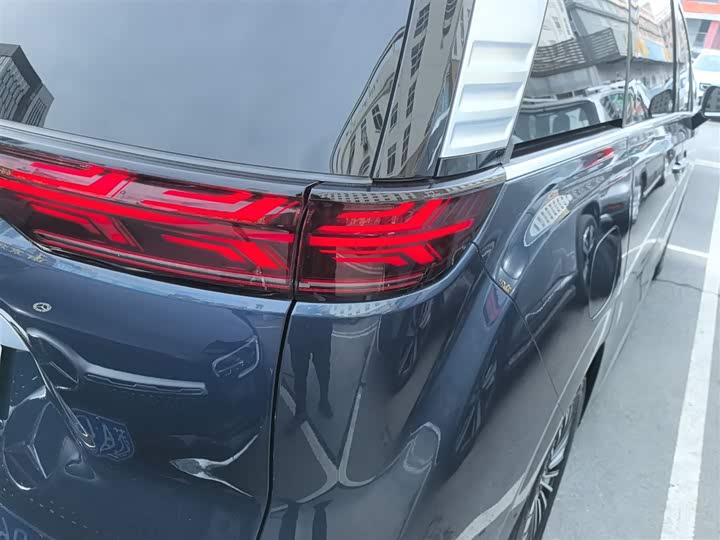 Фото 8 - Denza D9