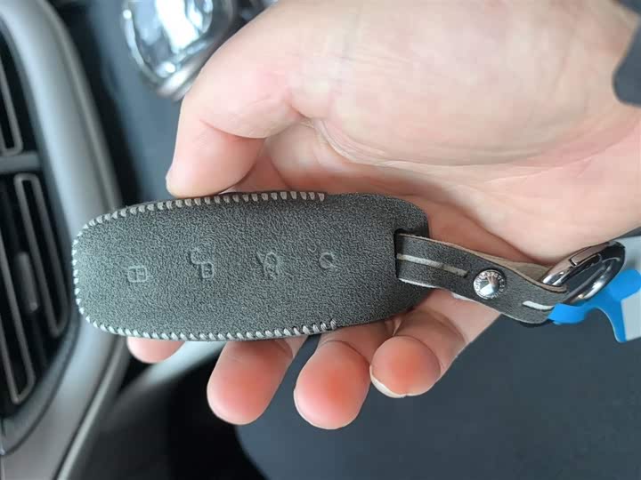 Фото 9 - Denza D9