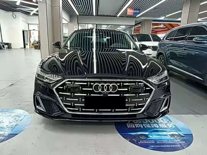 Фото 2 - Audi A7L
