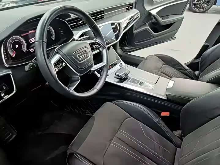 Фото 5 - Audi A7L