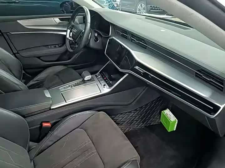 Фото 6 - Audi A7L