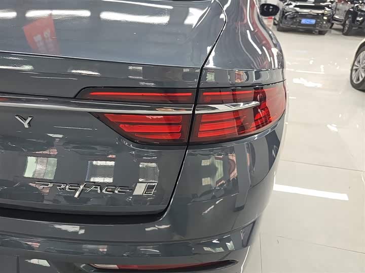 Фото 8 - Geely Preface