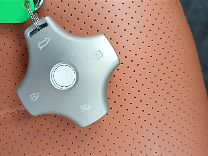 Фото 9 - Dongfeng Yipai eπ 007