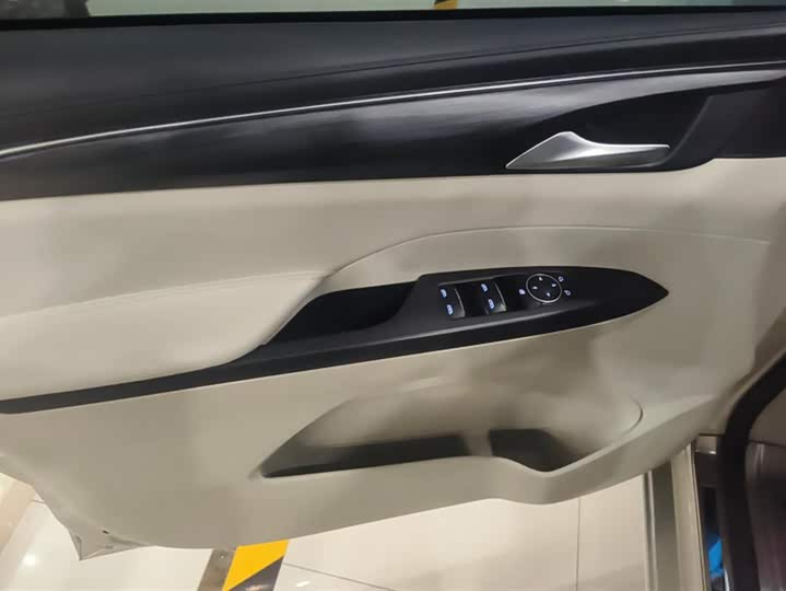 Фото 7 - Buick GL8 ES